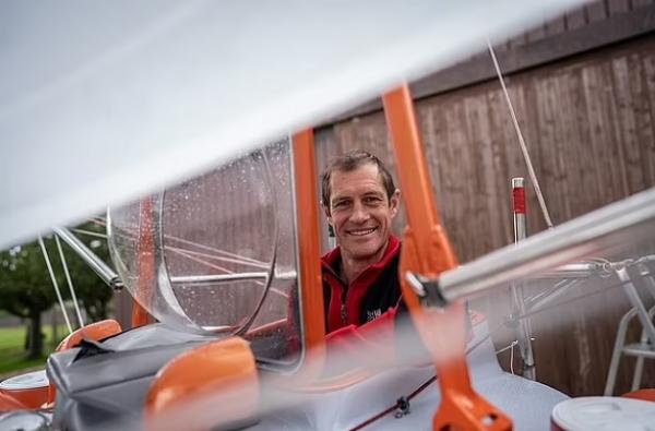 مغامر بريطاني يخطط للإبحار عبر الأطلسي بأصغر قارب في العالم